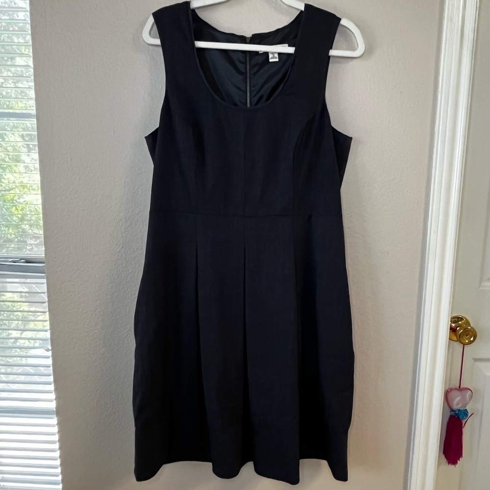 Banana Republic Women's Dress Gray Sleeveless Zipper Darts Pockets, Size 12 - Picture 2 of 8